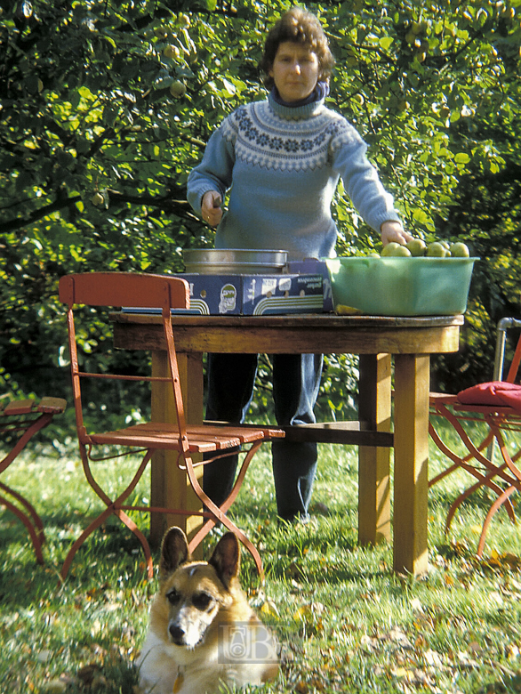 h_im_stiftgarten_02_mit_corgi