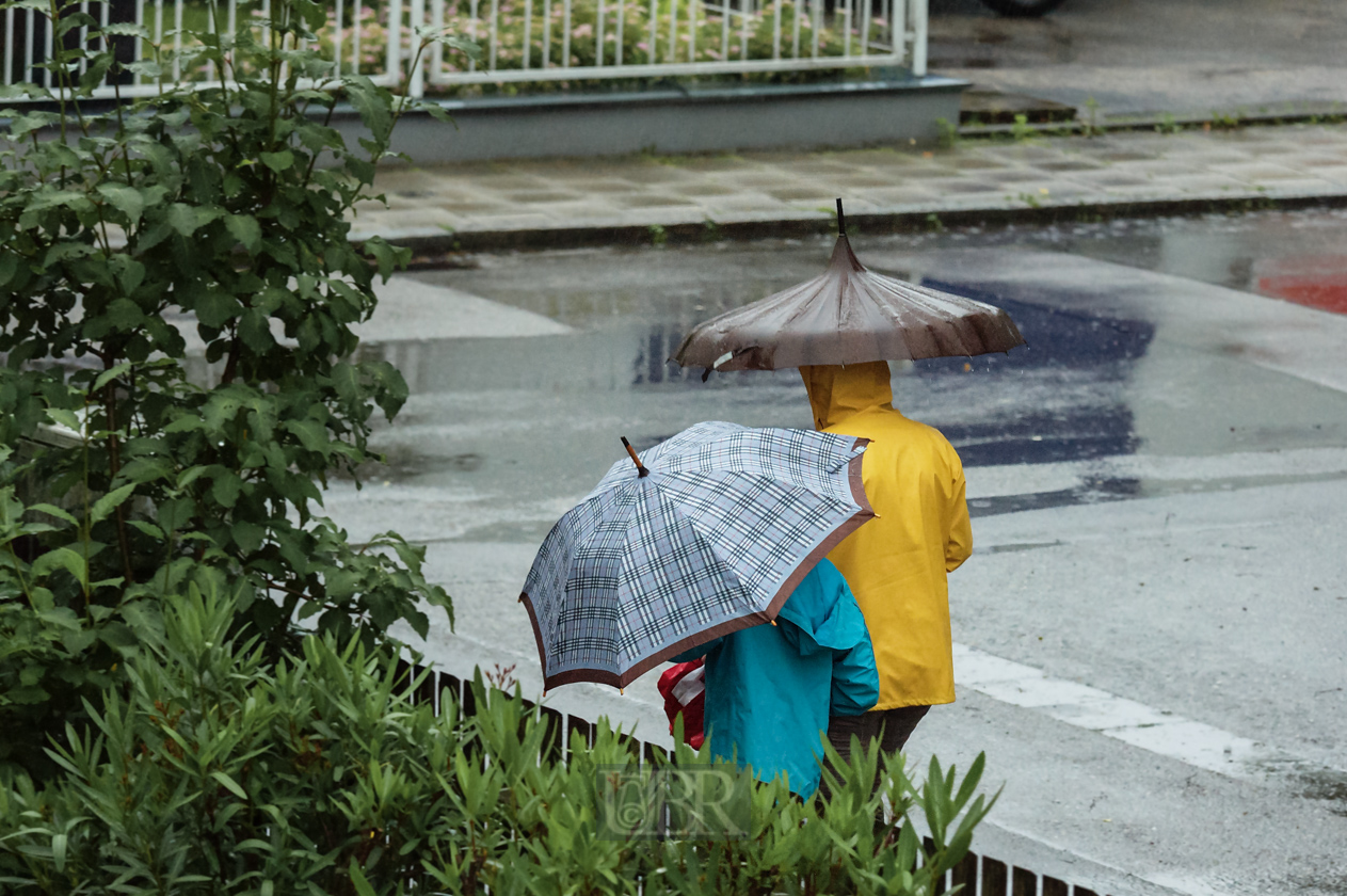 regen_mit_schirm - kopie