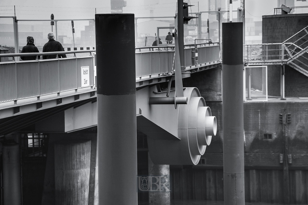 Hamburg - Kippbrücke zum Sandtorhafen