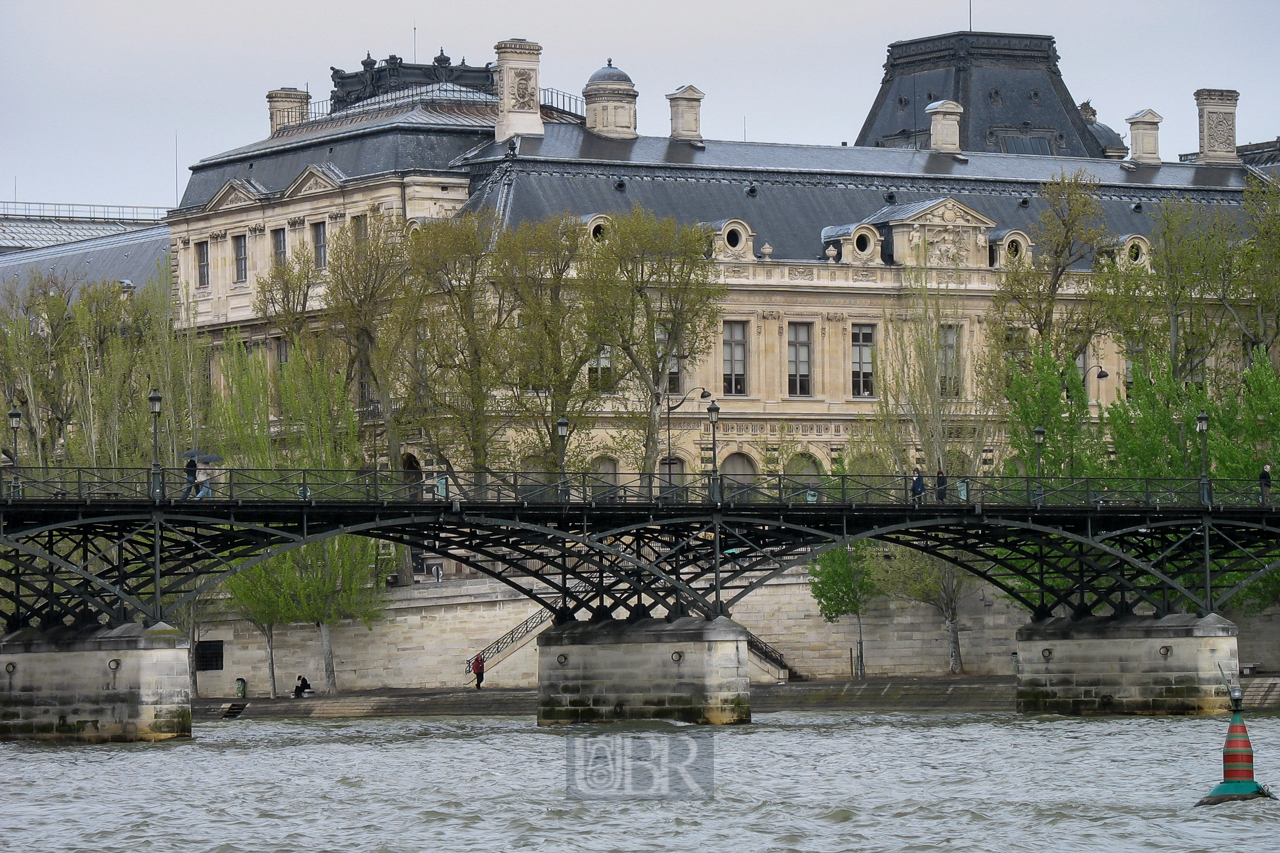 Brücken von Paris liegen überwiegend an der Seine