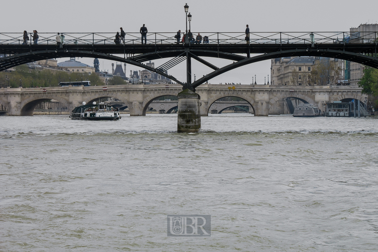 Brücken von Paris liegen überwiegend an der Seine