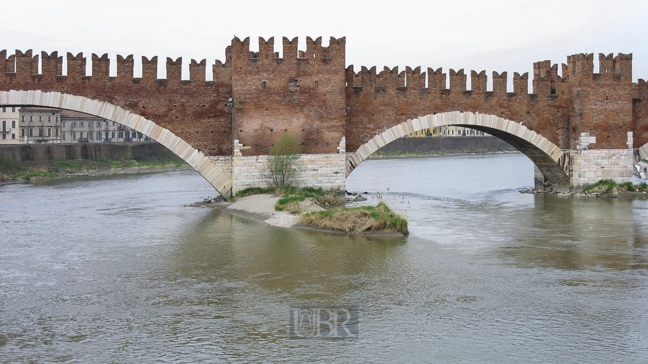 Durch Verona fließt die Etsch [Adige]