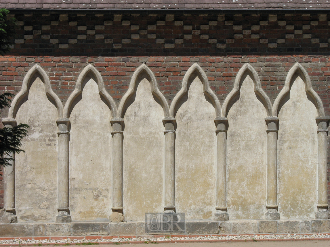 Wörlitz - Seitenwand der Patrikirche