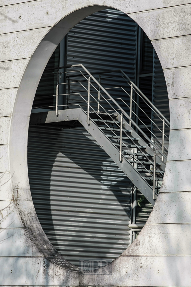 TU Garching - Treppe mit Bullauge