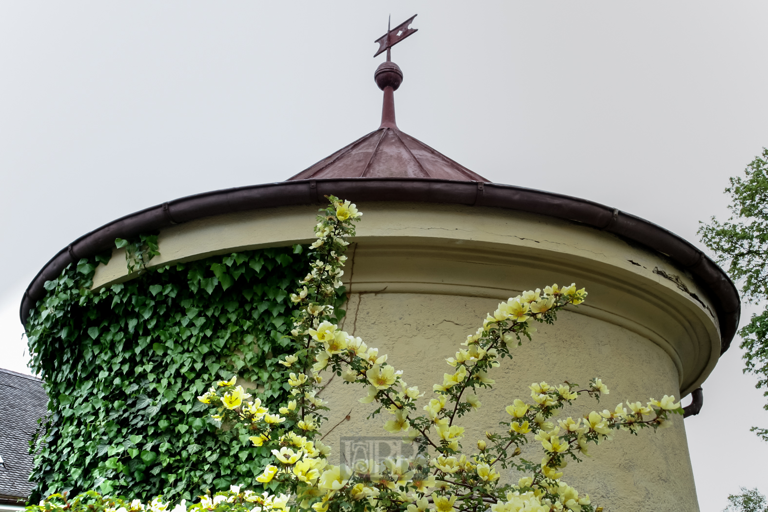 turmspitze_pavillon_mit blumen