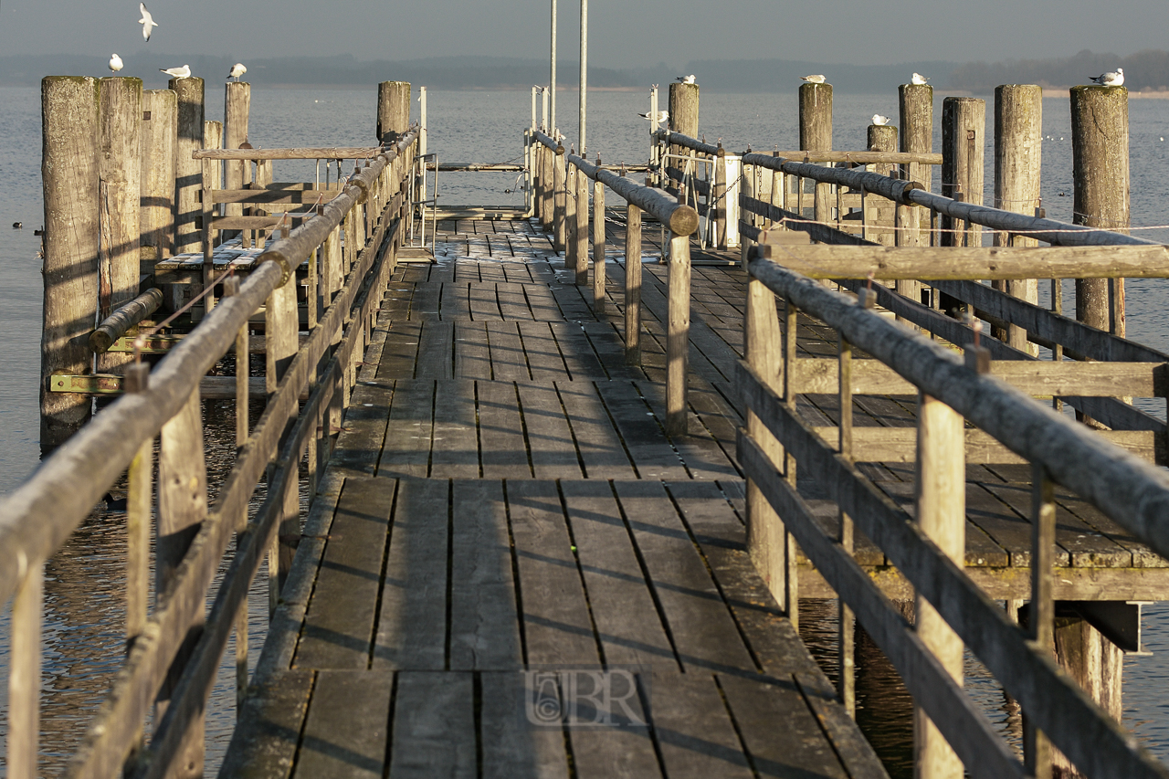 Stege und Geländer am Chiemsee