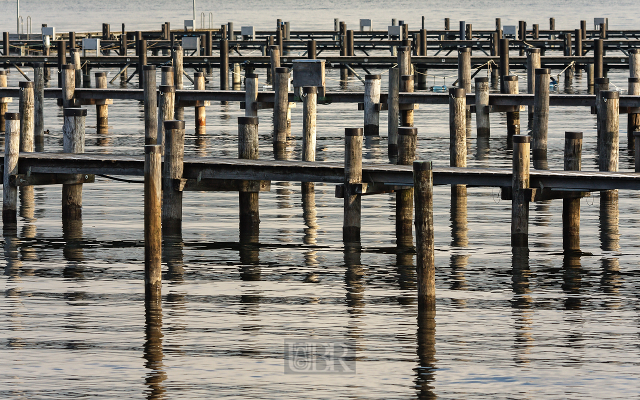 Stege und Geländer am Chiemsee