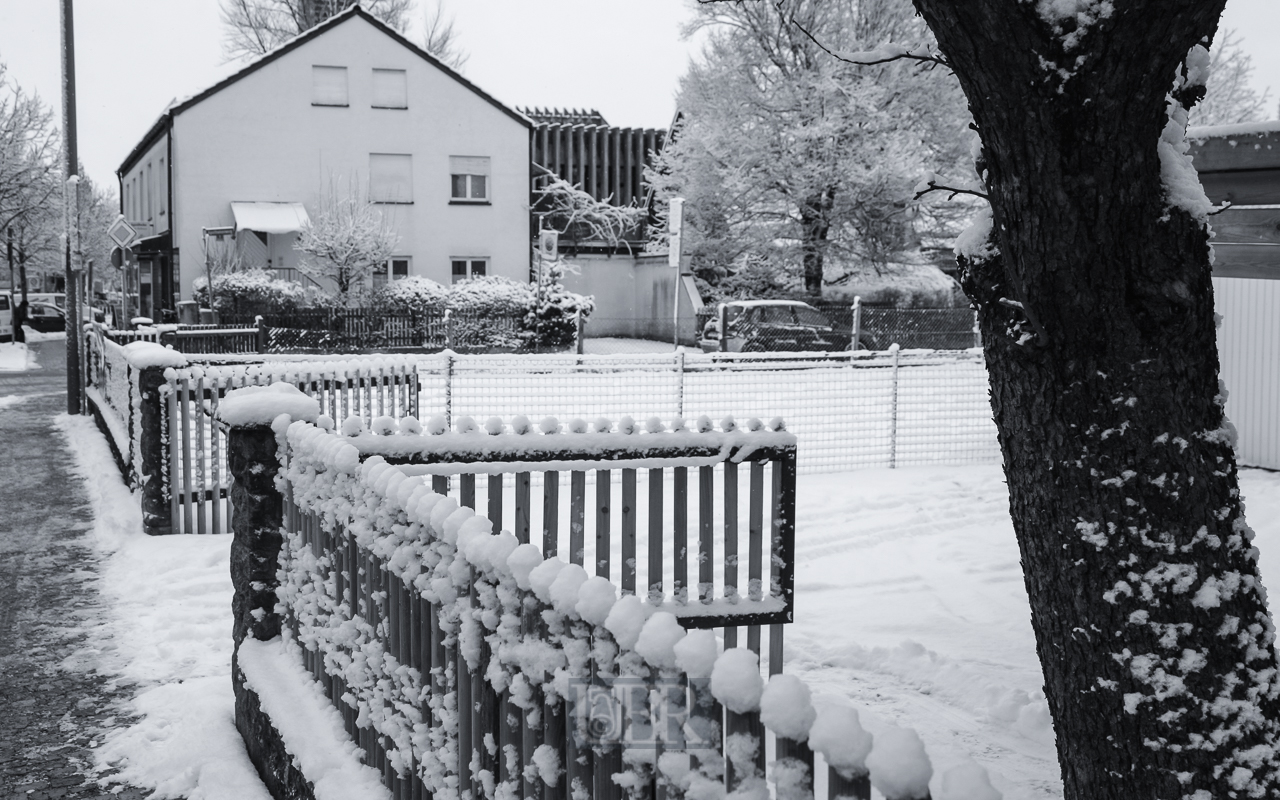 Bei Schnee 'verwandeln' sich die Zäune