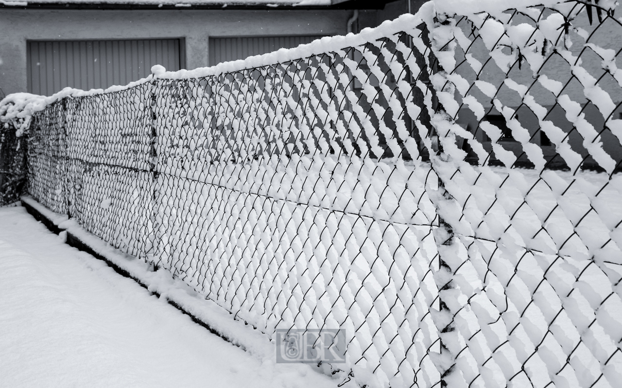 Bei Schnee 'verwandeln' sich die Zäune