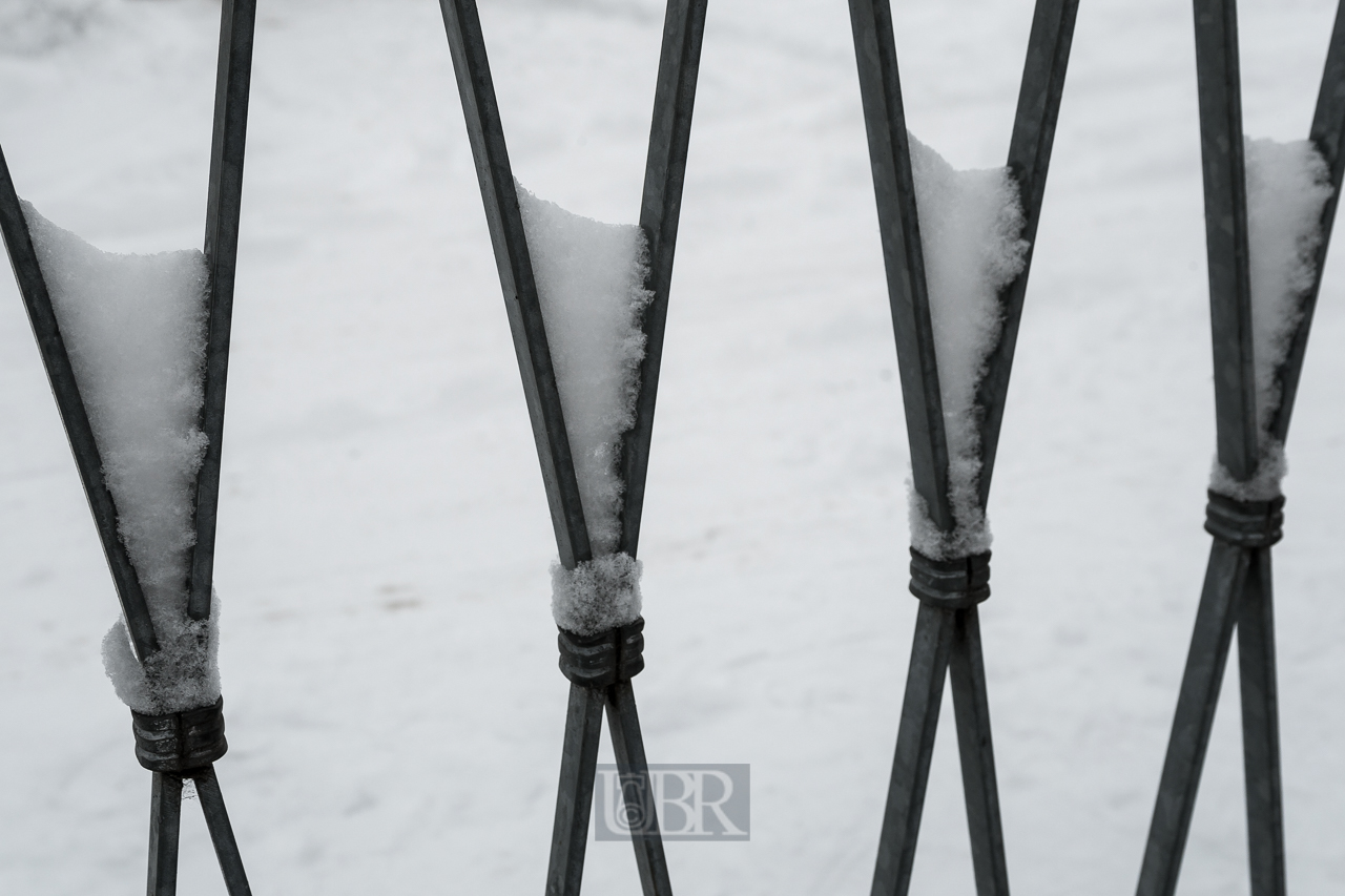 Bei Schnee 'verwandeln' sich die Zäune