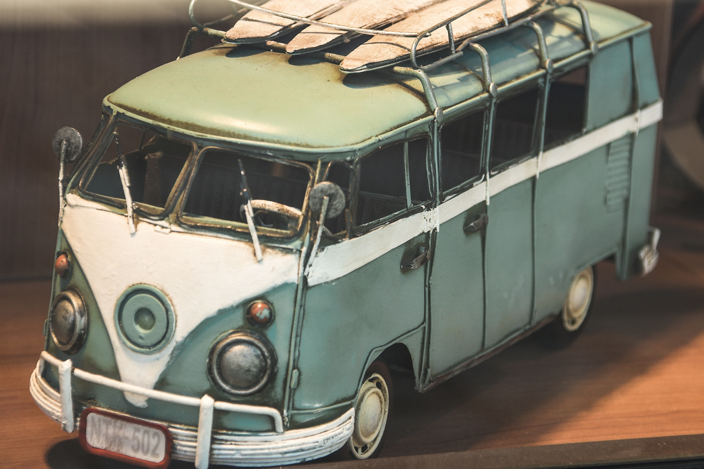 vw_bus_im_schaufenster