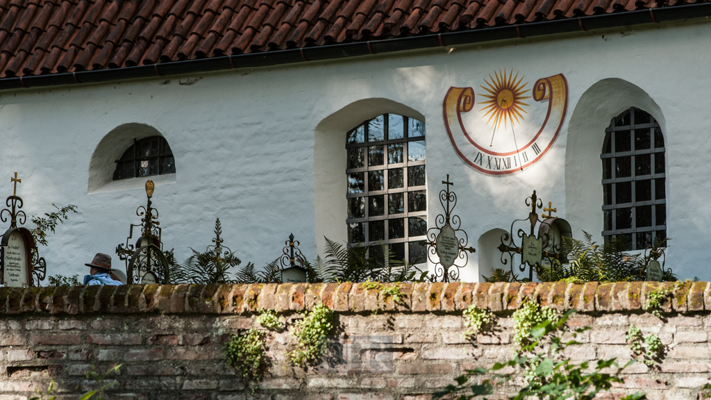 Kapelle und Friedhof mitten im Wald