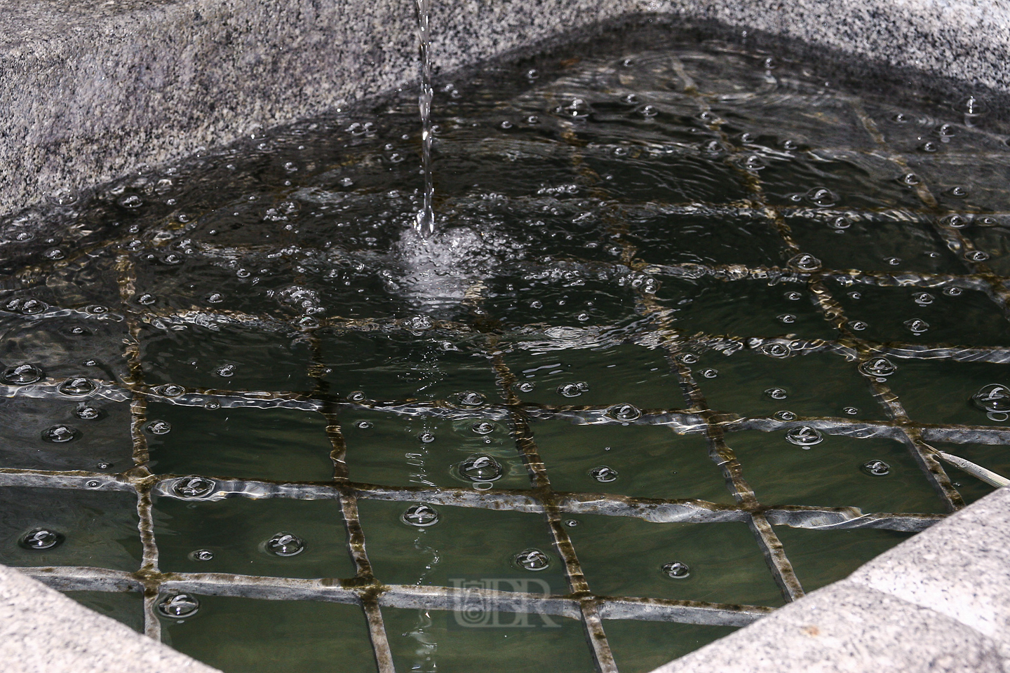 tropfen_brunnen_01