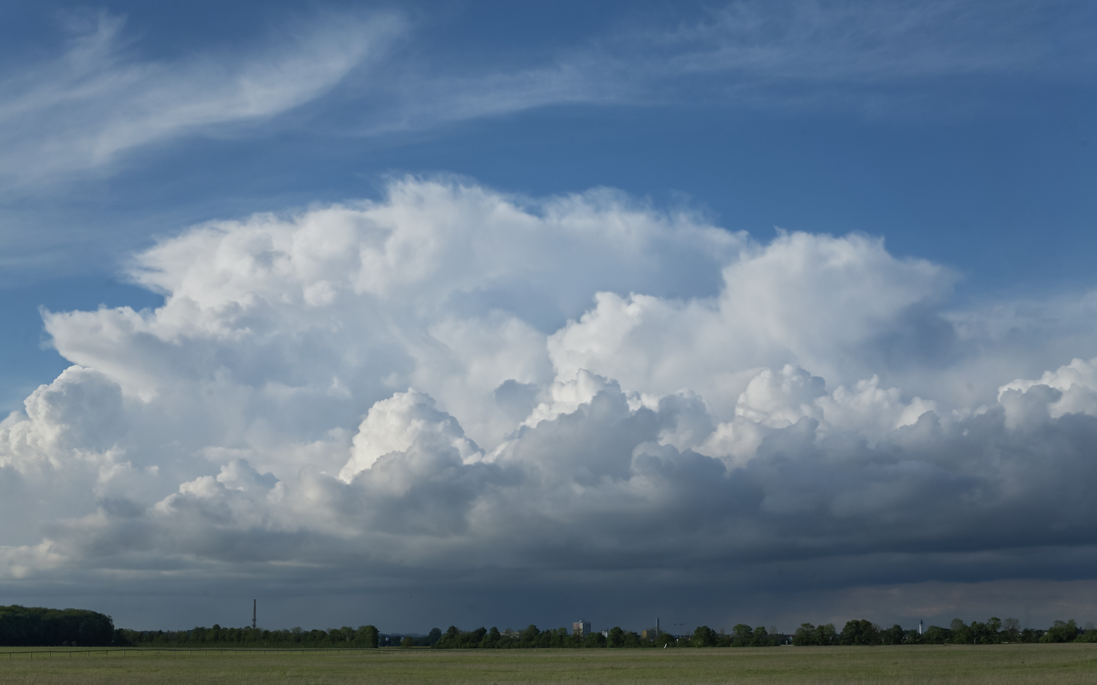 garchinger_heide_06_flugzeug_wolken