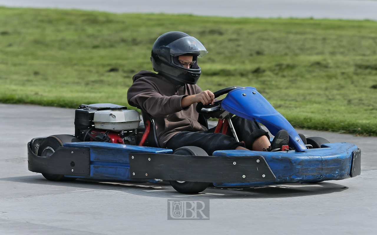 Auf einer Gokart Bahn in Ostfriesland