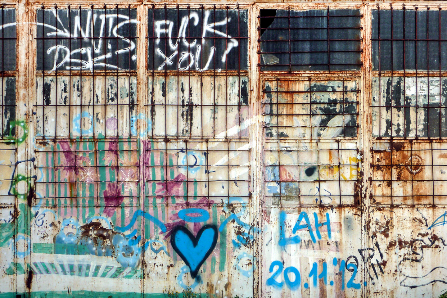 Graffiti an den Gebäuden des Jugendzentrums in Porec