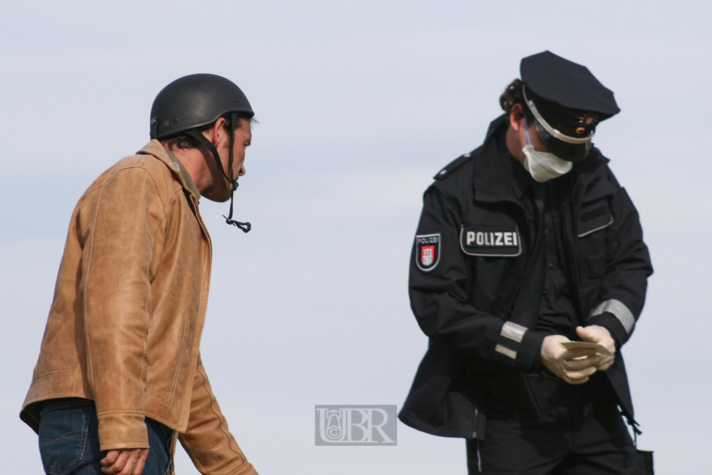 schauspieler_mit_helm_02