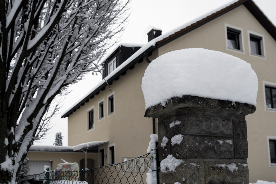 zaun_pfosten_schnee_haube_02