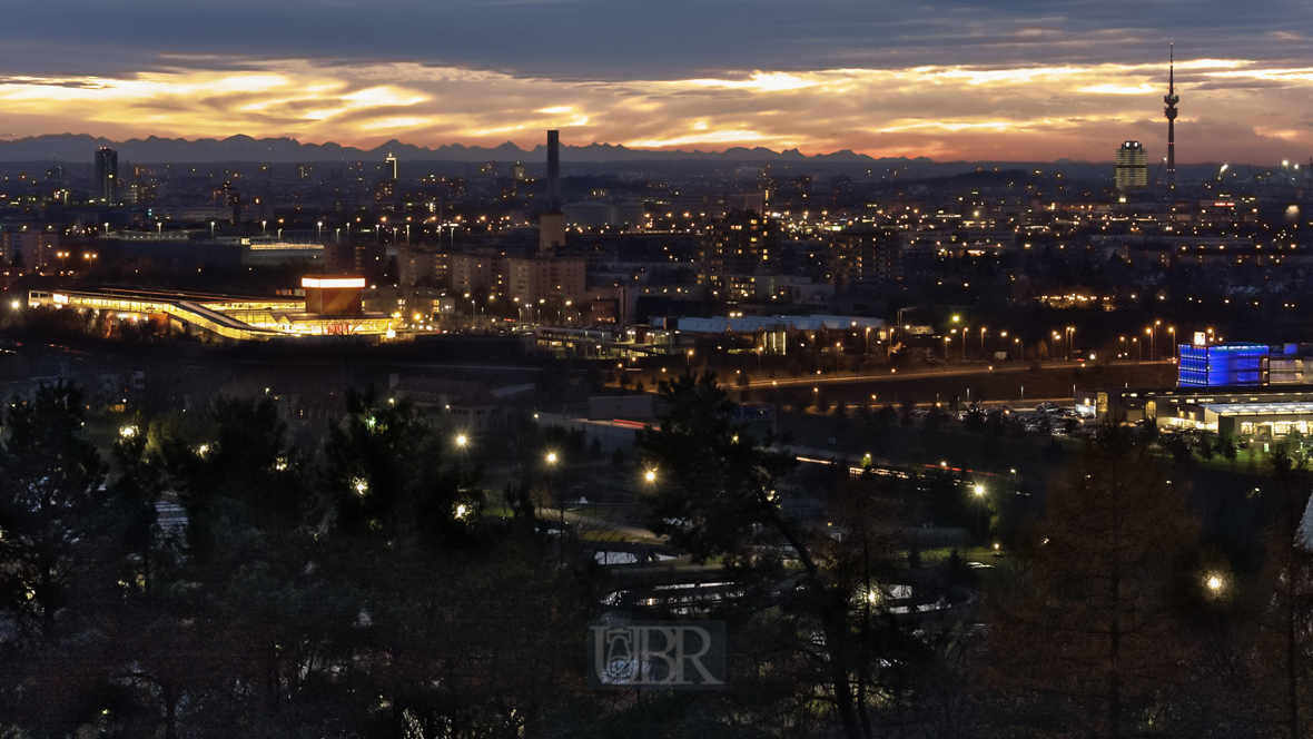 Die Stadt dämmert der Nacht entgegen