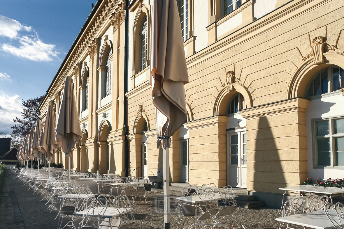 Bewirtung am Schloss mit Sonne