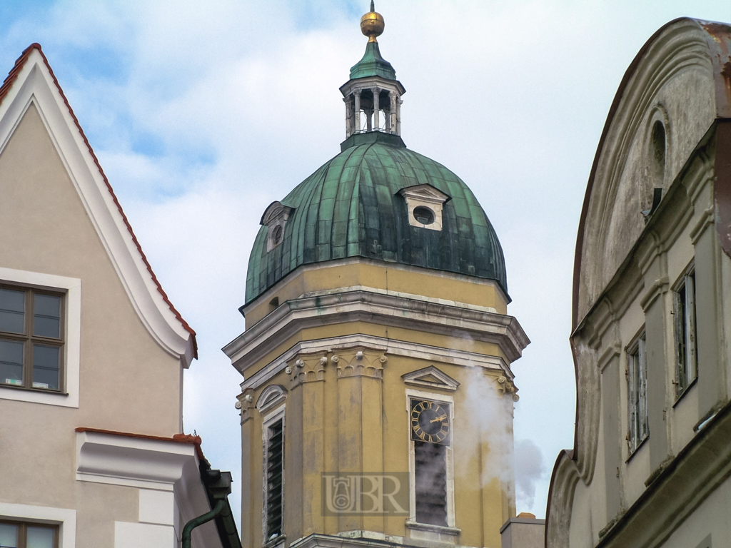 Die Hofkirche am Karlsplatz