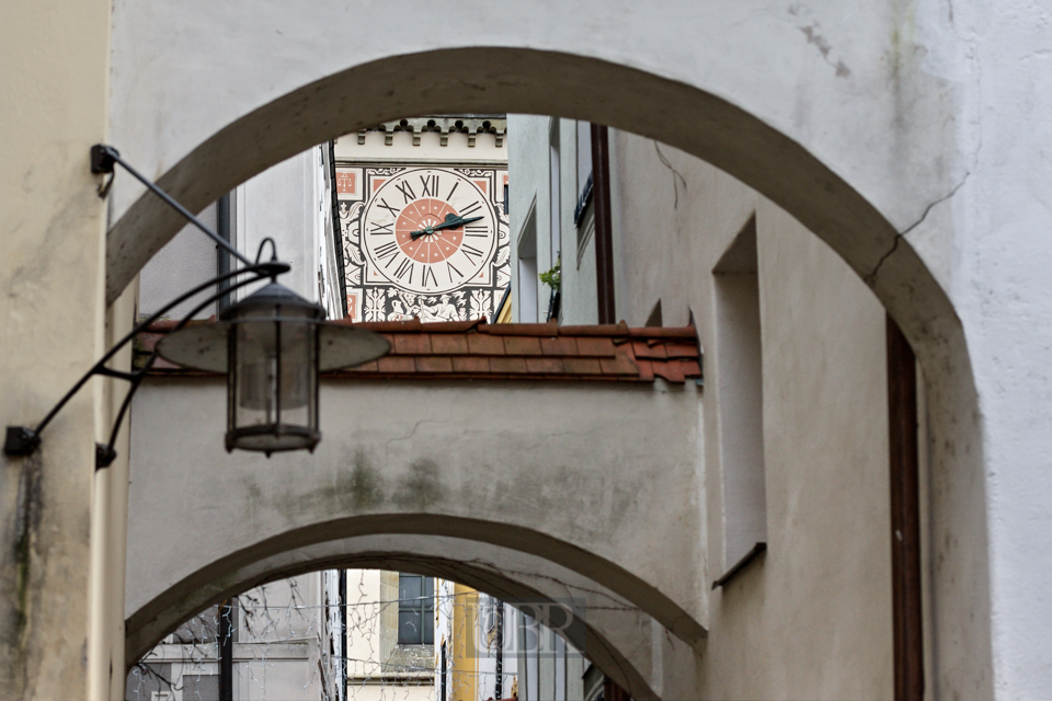 passau_rathaus_turm_uhr_bogen