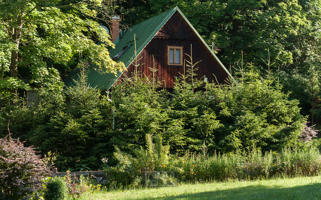 Unterkunft in einer traditionellen, modernisierten Blockhütte im Adlergebirge