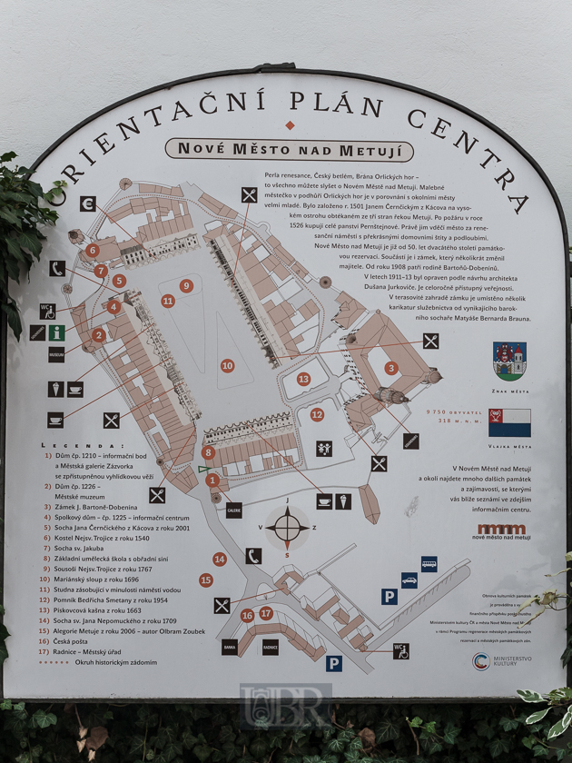 Nove Mesto Nad Metuji - eine kleine Stadt am Rande des Adlergebirges - einladend mit Schloss, Altstadt, Arkaden