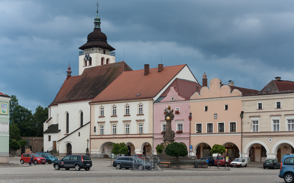 Nove Mesto Nad Metuji - eine kleine Stadt am Rande des Adlergebirges - einladend mit Schloss, Altstadt, Arkaden