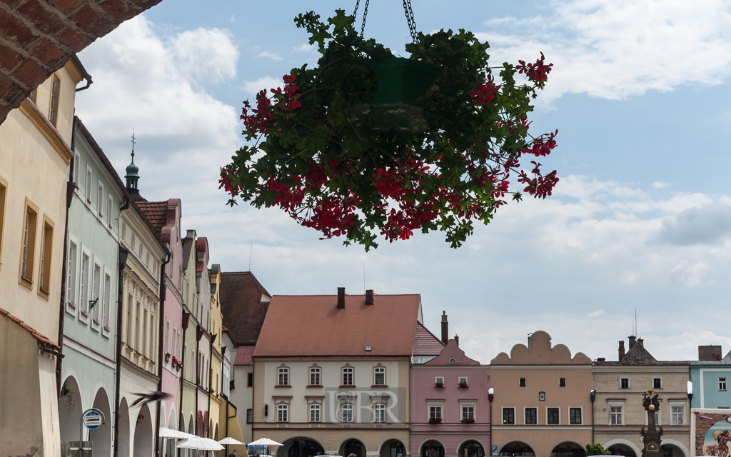 Nove Mesto Nad Metuji - eine kleine Stadt am Rande des Adlergebirges - einladend mit Schloss, Altstadt, Arkaden