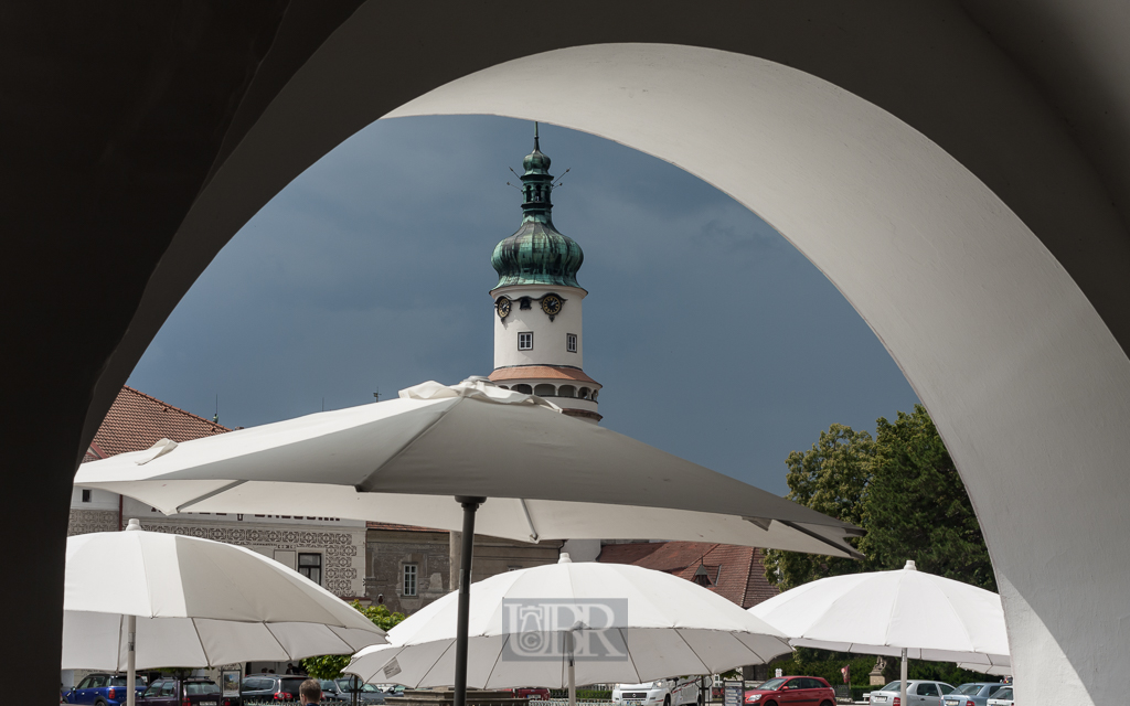 Nove Mesto Nad Metuji - eine kleine Stadt am Rande des Adlergebirges - einladend mit Schloss, Altstadt, Arkaden