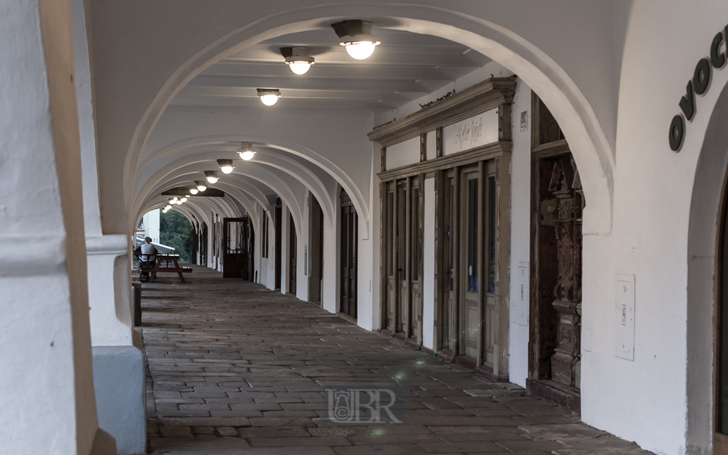 Nove Mesto Nad Metuji - eine kleine Stadt am Rande des Adlergebirges - einladend mit Schloss, Altstadt, Arkaden
