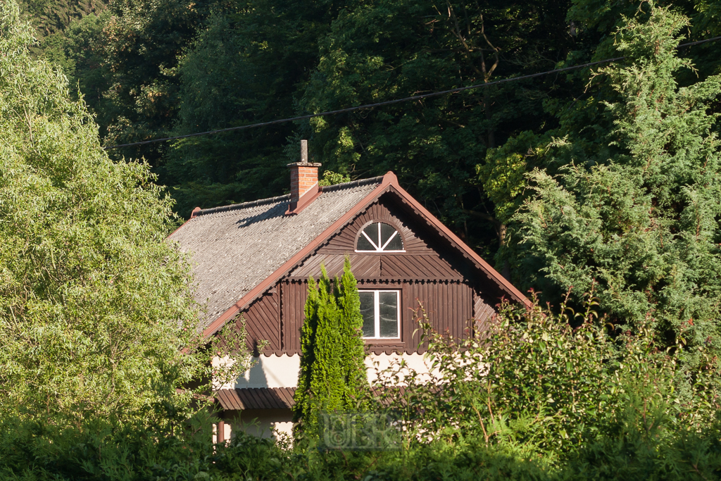 Typische ländliche Architektur im Adlergebirge (Orlicke Hory)