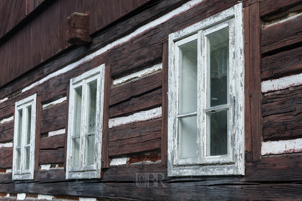 Typische ländliche Architektur im Adlergebirge (Orlicke Hory)
