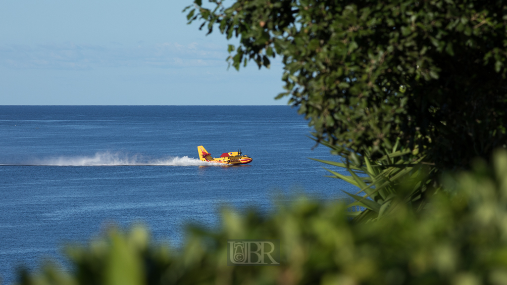 loeschflugzeug_schwimmt_01