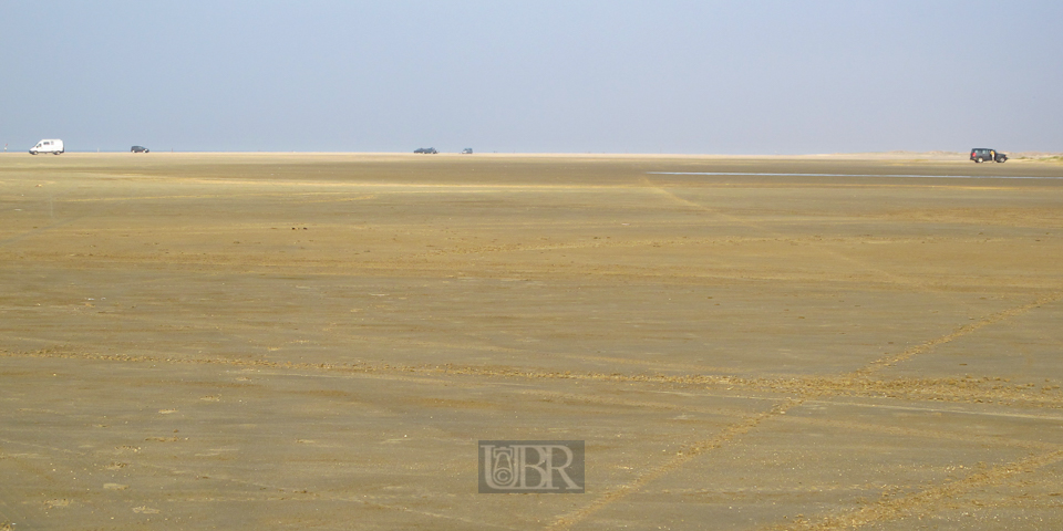 Am weitläufigen Strand bei Ebbe