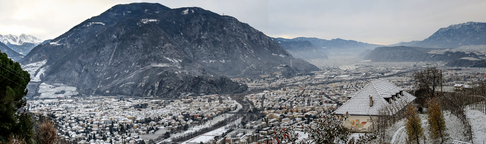 Blick auf Bozen - im Hintergrund der 'Titschen' (1616m) mit dem Bergdorf Kohlern