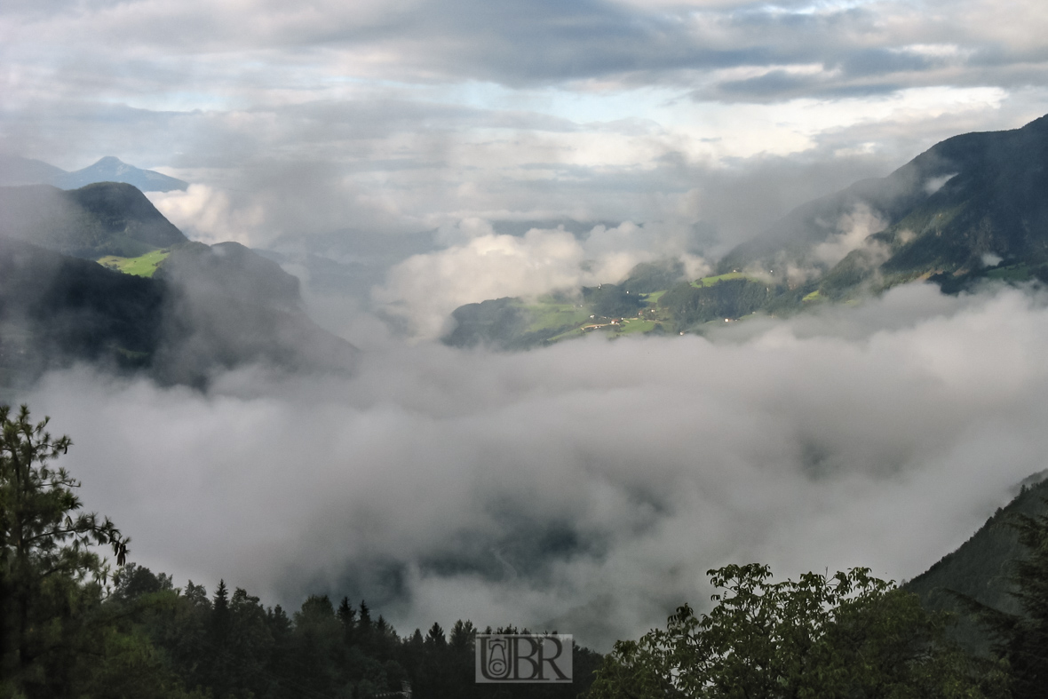Berge rund um das Eisacktal - in Wolken