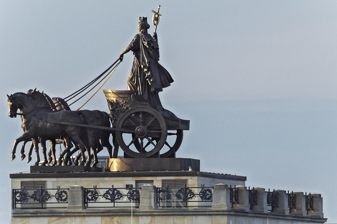 03_schloss_01_quadriga_01