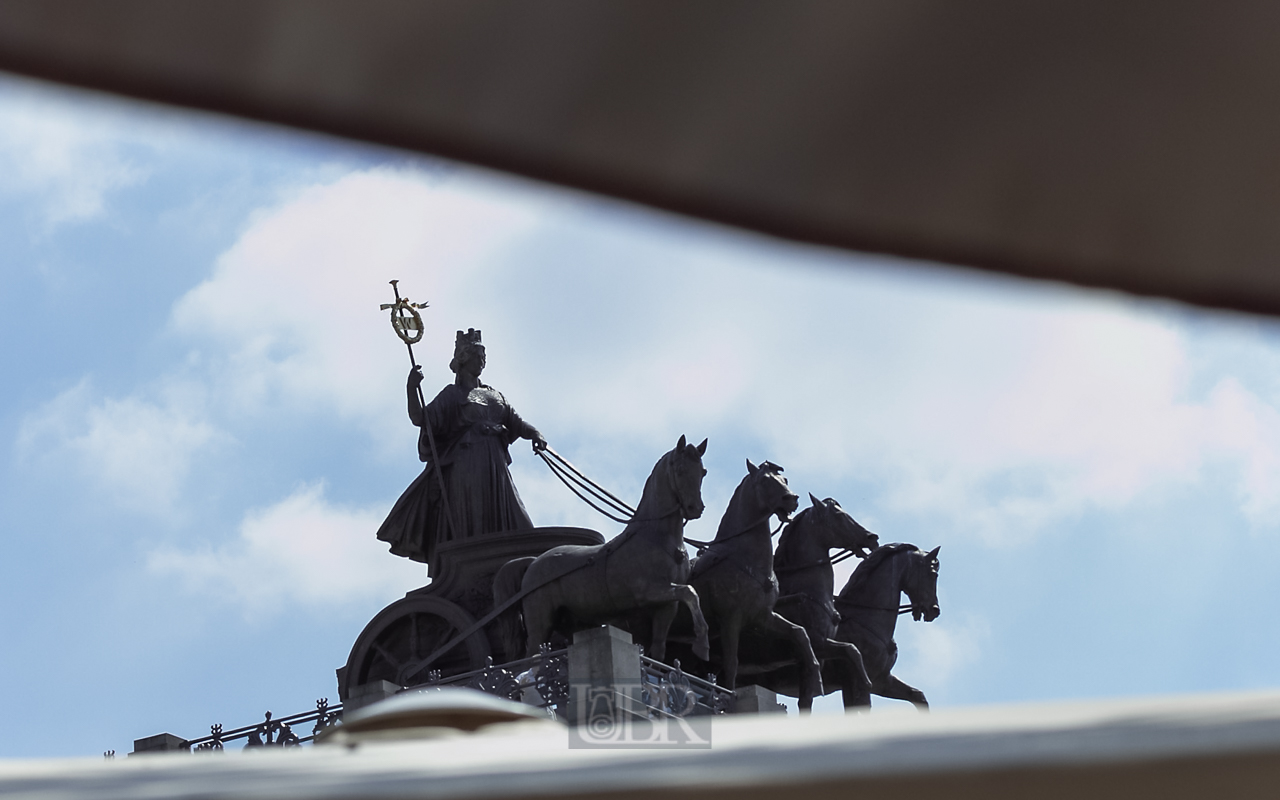 03_schloss_01_quadriga_02