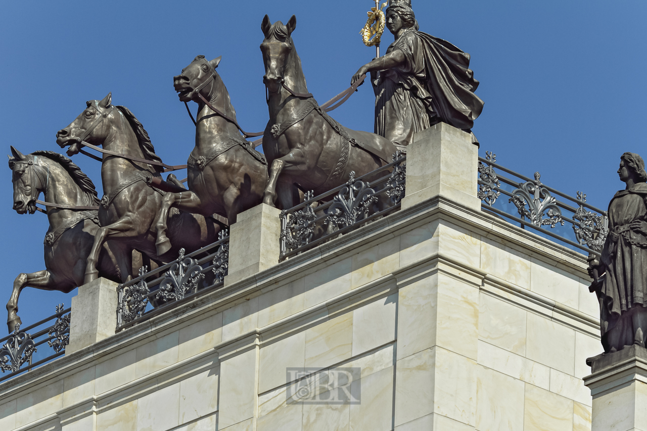 03_schloss_01_quadriga_03