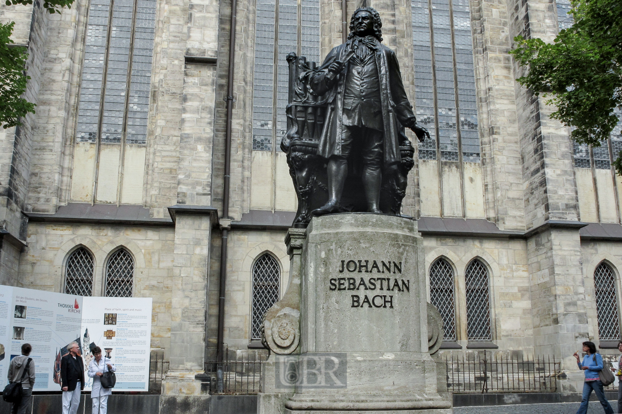 Fassade Nikolaischule gegenüber der Kirche