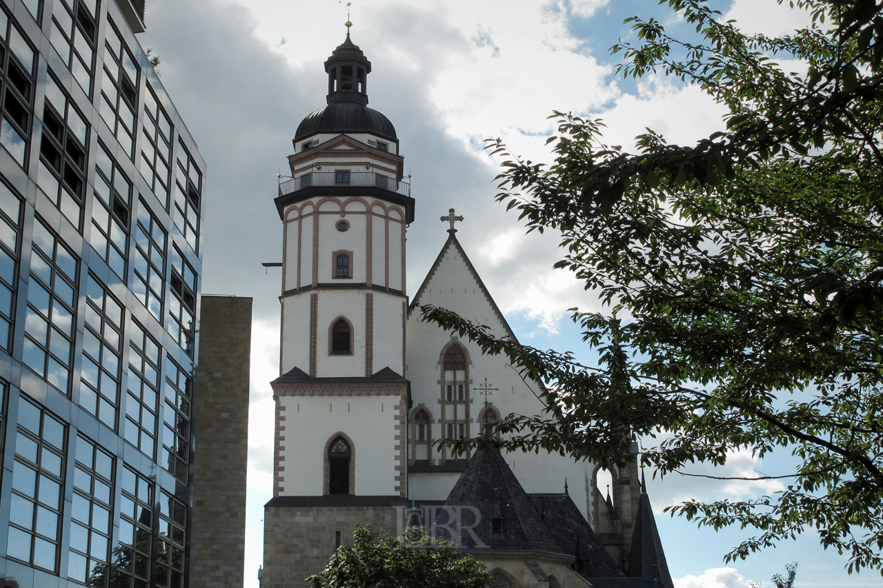 Fassade Nikolaischule gegenüber der Kirche