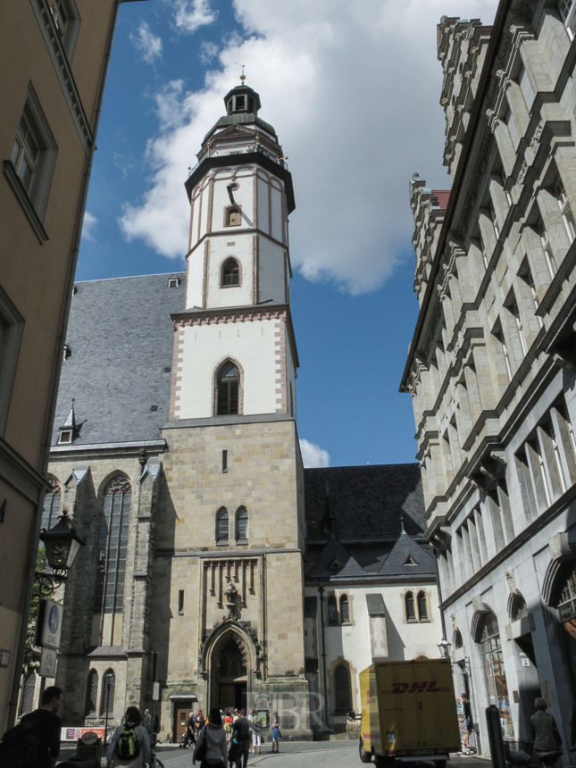 Fassade Nikolaischule gegenüber der Kirche