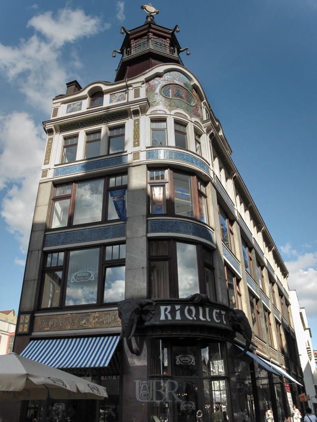 Das traditionelle Cafe-Haus 'Riquet '