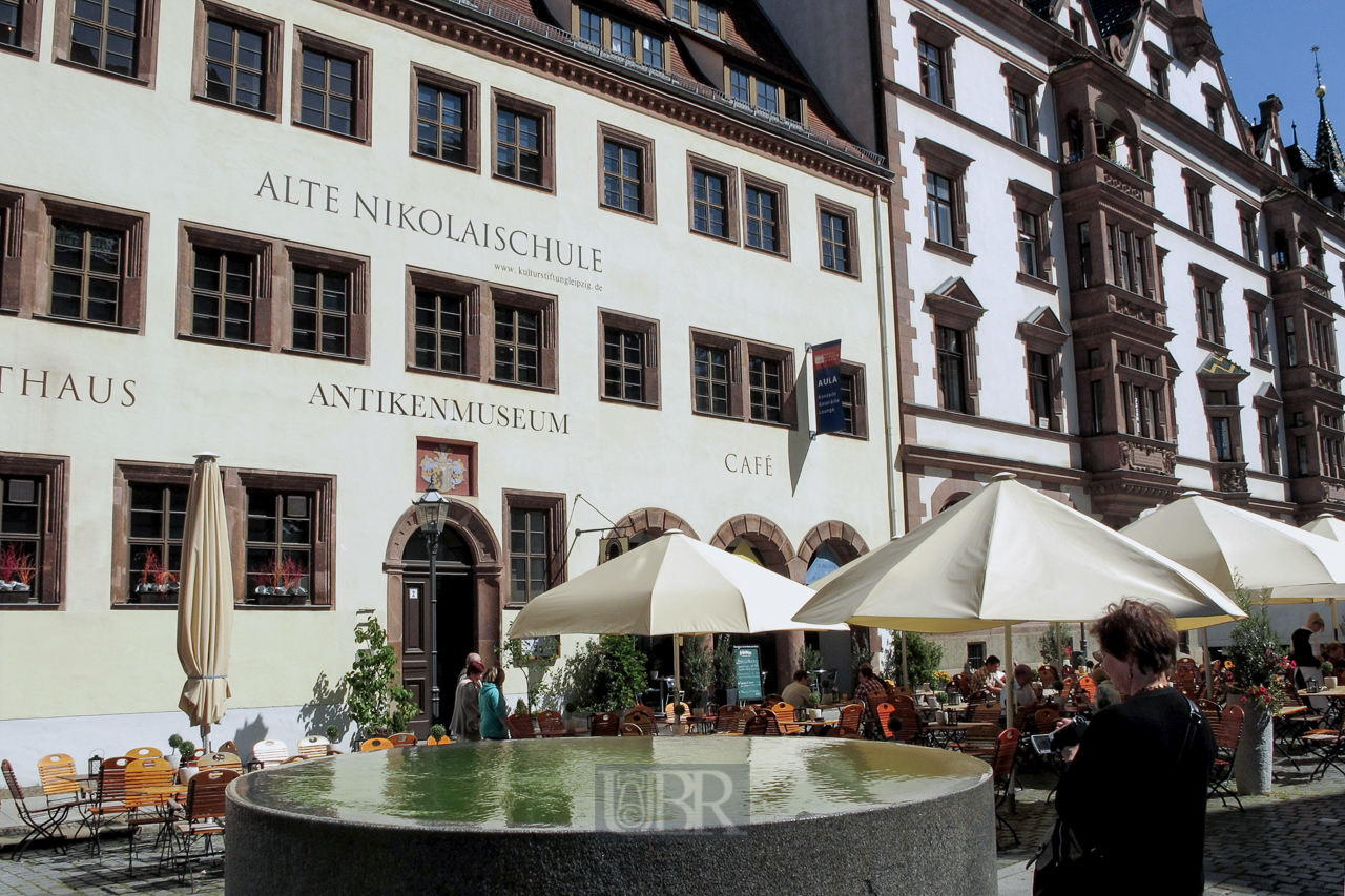 Fassade Nikolaischule gegenüber der Kirche