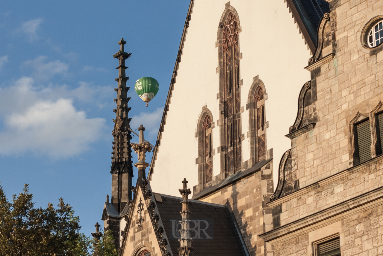 Luftballon über der Stadt