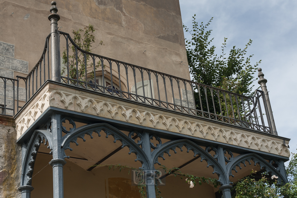 Auch der gusseiserne balkon wurde wiederhergestellt