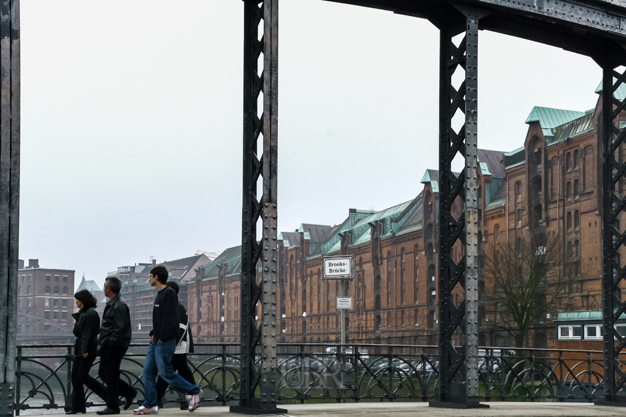 brooks_bruecke_mit_3_pers
