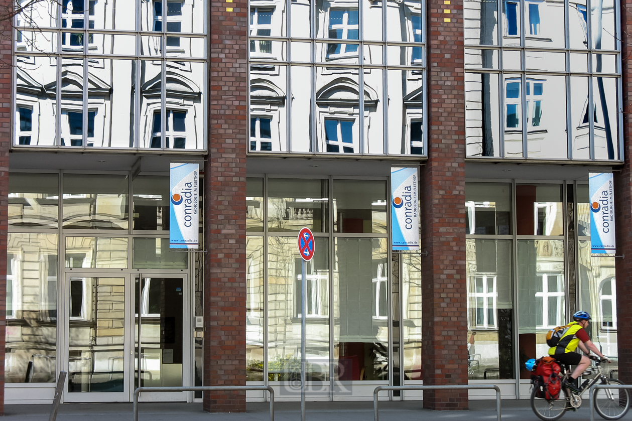 fassade_conradia_mit_radler